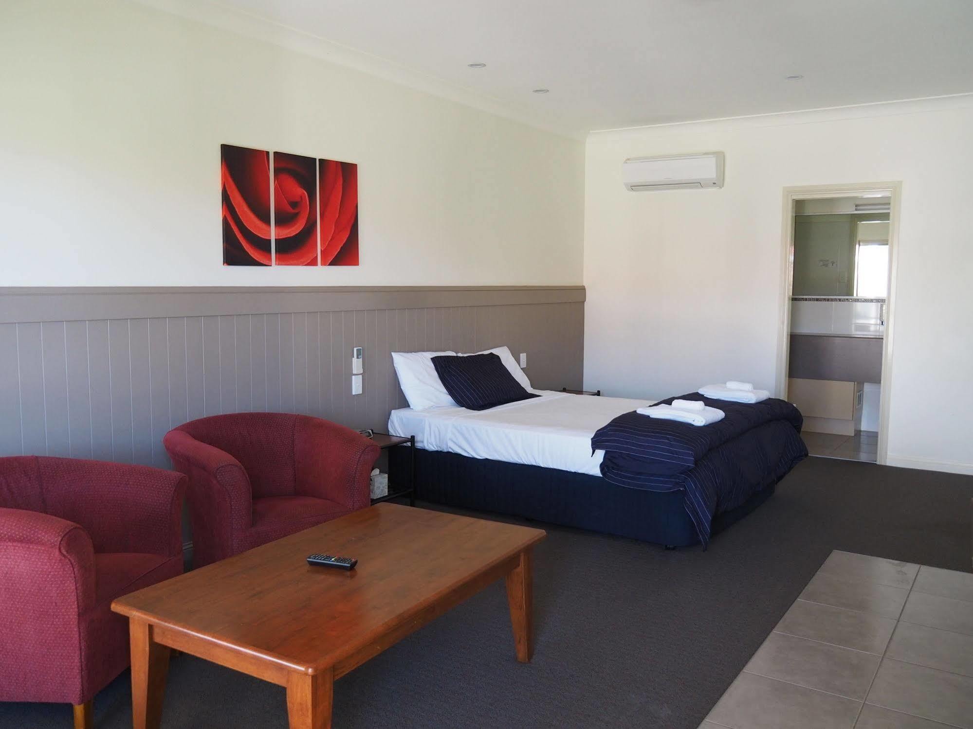 Pittsworth Motor Inn Exterior photo